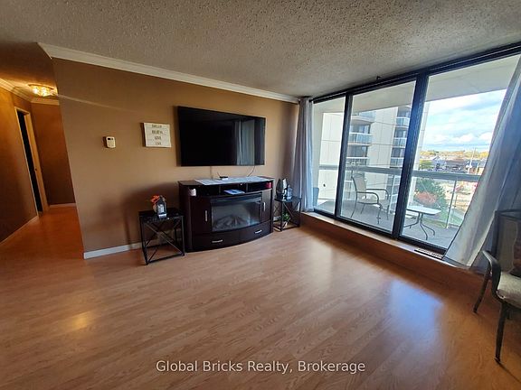 4th image of 323 Colborne St #503