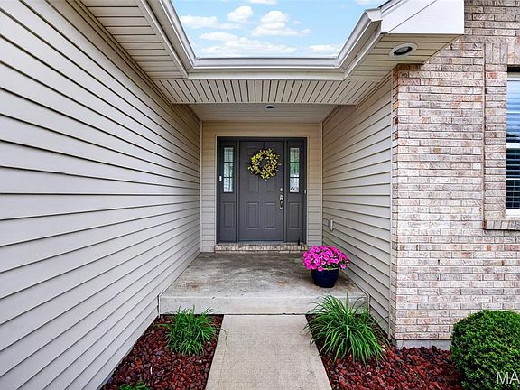 5th image of 1214 Sunny Ridge Dr
