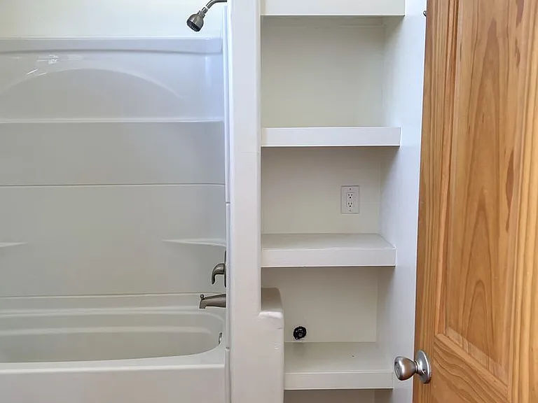 209 Cornell Dr SE — Photo 3