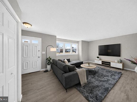 4th image of 76 Springlake Dr