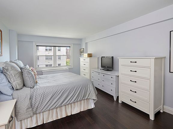 5th image of 520 E 76th St APT 10G