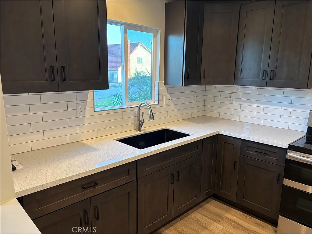 1 bed, 640 sqft, $1,995 — Photo 3