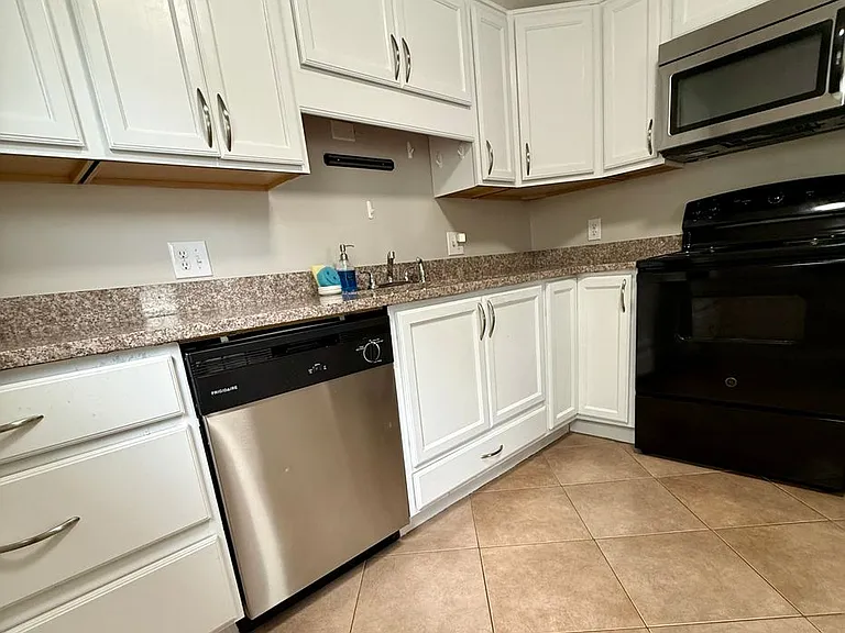 1718 Bennetts End — Photo 2