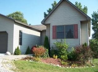 911 Waldon Rd, Orion, MI 48359