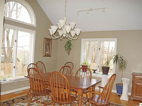 4th image of 300 Vernonview Dr
