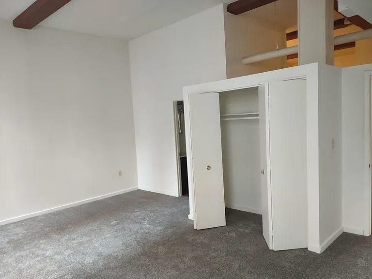 Marlboro Classic Apt & Redwood Square — Photo 47