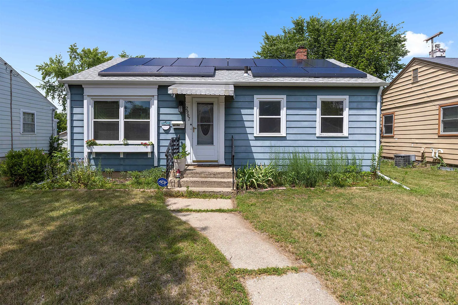 2907 Custer Ave photo 1