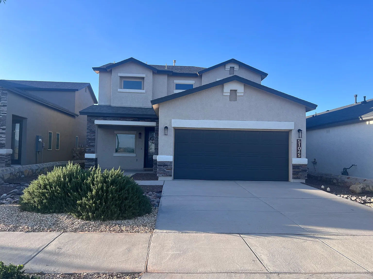 4 bed, 2.5 bath, 2022 sqft, $2,500 — Photo 2