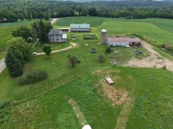 S6837 Crest Dr, Hillpoint, WI 53937