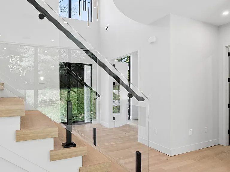 242 Hardenburgh Ave — Photo 4