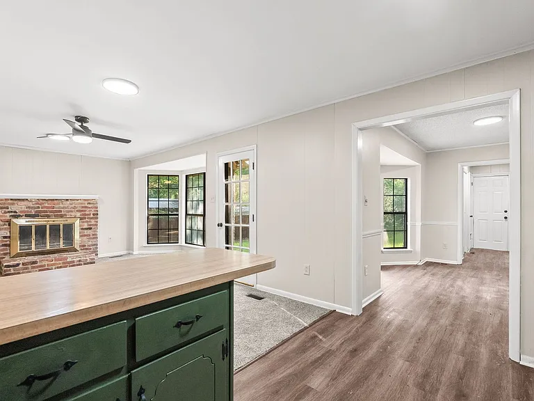 602 W Devon Ave — Photo 22