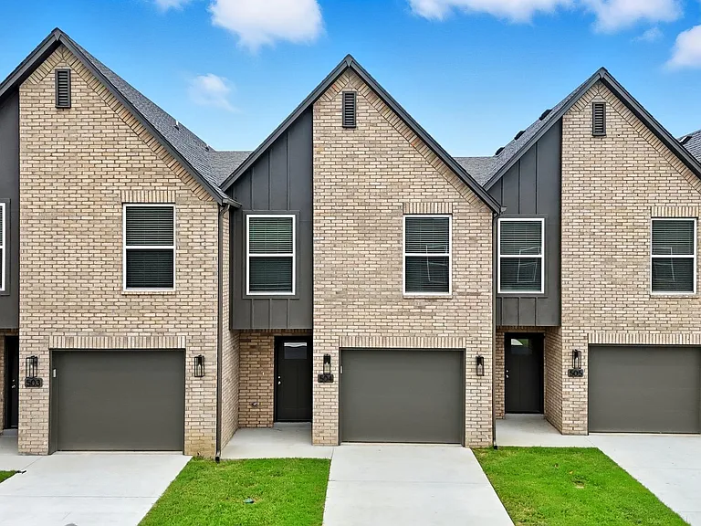 Now offering One & Half Month Free Rent *Advertised Rate is Reflective of Special Offer!* — Photo 68