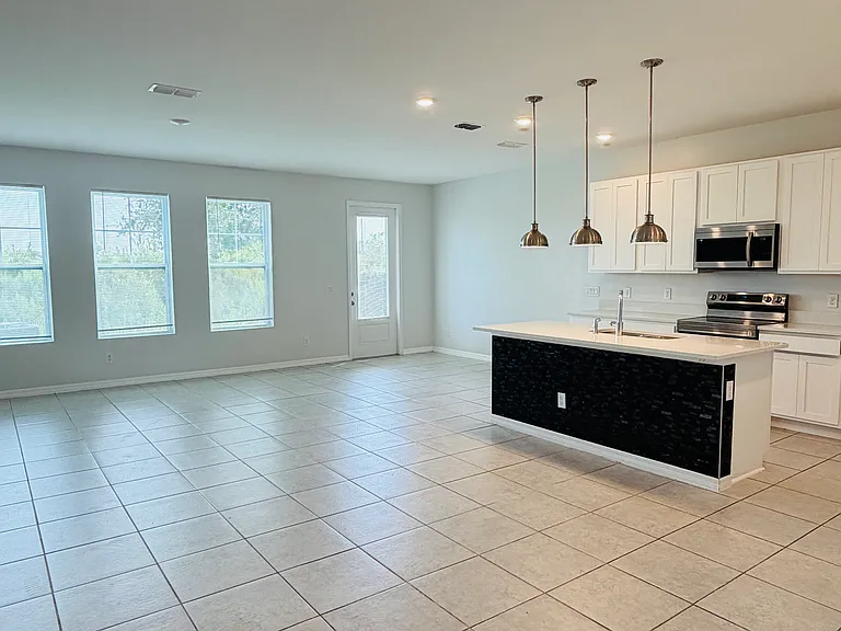 1838 Sanibel Dr — Photo 3