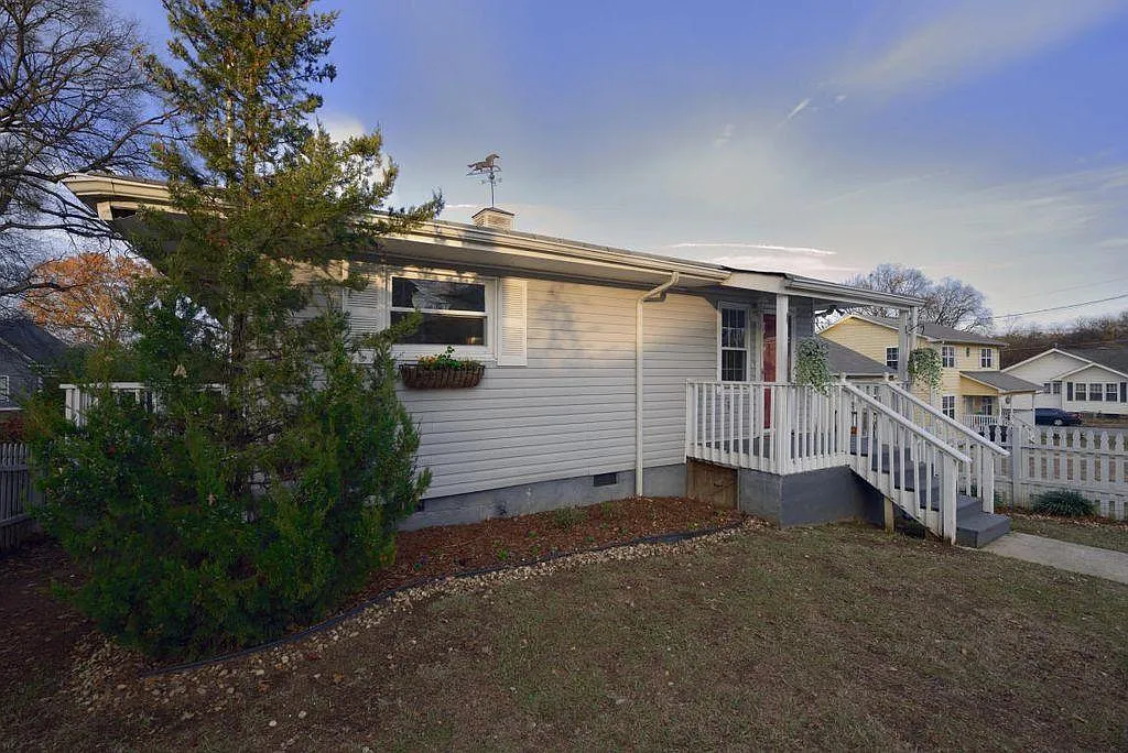 3 bed, 1362 sqft, $1,750 — Photo 1