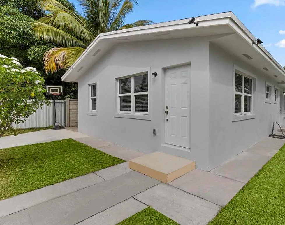 2 bed, 1.0 bath, 1840 sqft, $2,450 — Photo 2