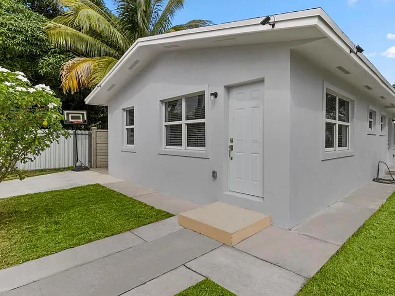 1101 NW 26th St — Photo 2