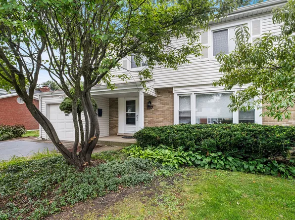 1119 Country Ln, Deerfield, IL 60015