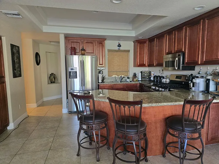 211 Moser Ave #R6 — Photo 29