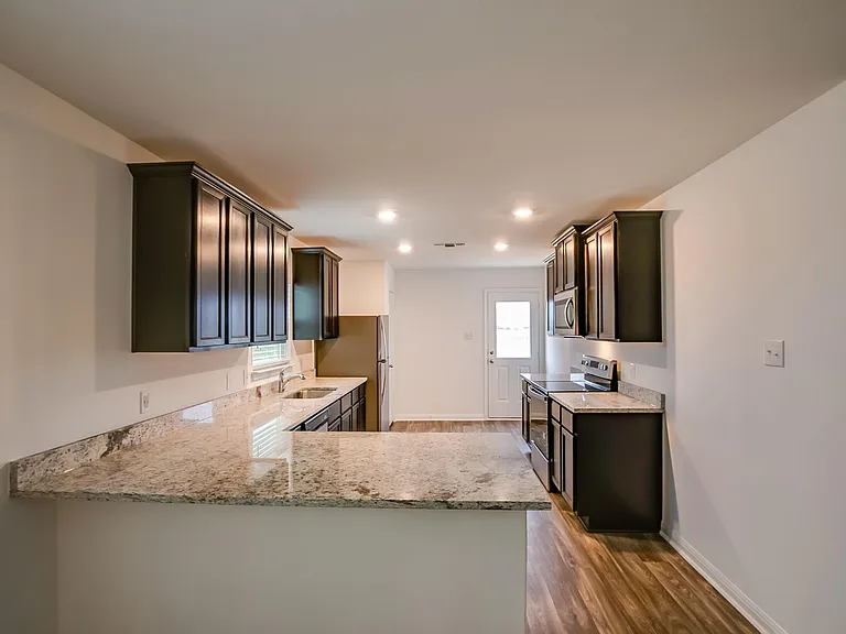 617 Riverdale Dr — Photo 7