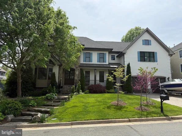 2210 Beacon Ln, Falls Church, VA 22043