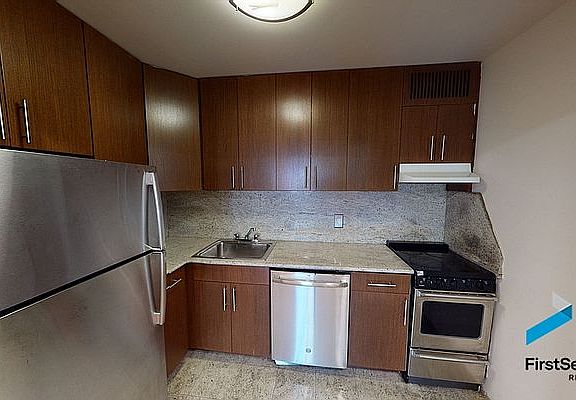 3rd image of 284 Mott St APT 5L