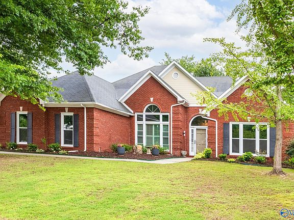 2nd image of 2707 Bronte Cir SE