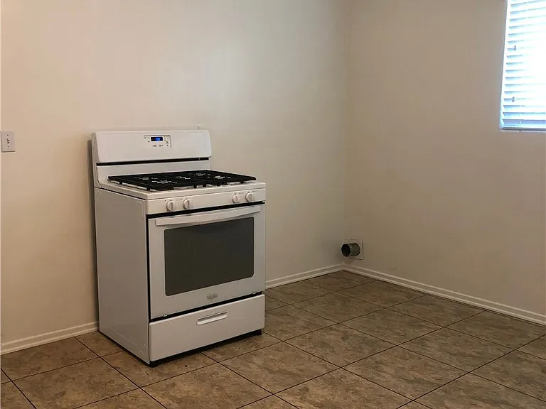 715 California St #A — Photo 11