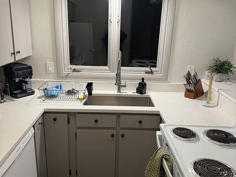 1175 Park Ave — Photo 8