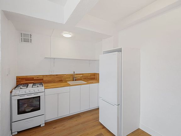 5th image of 26 E 14th St APT 303