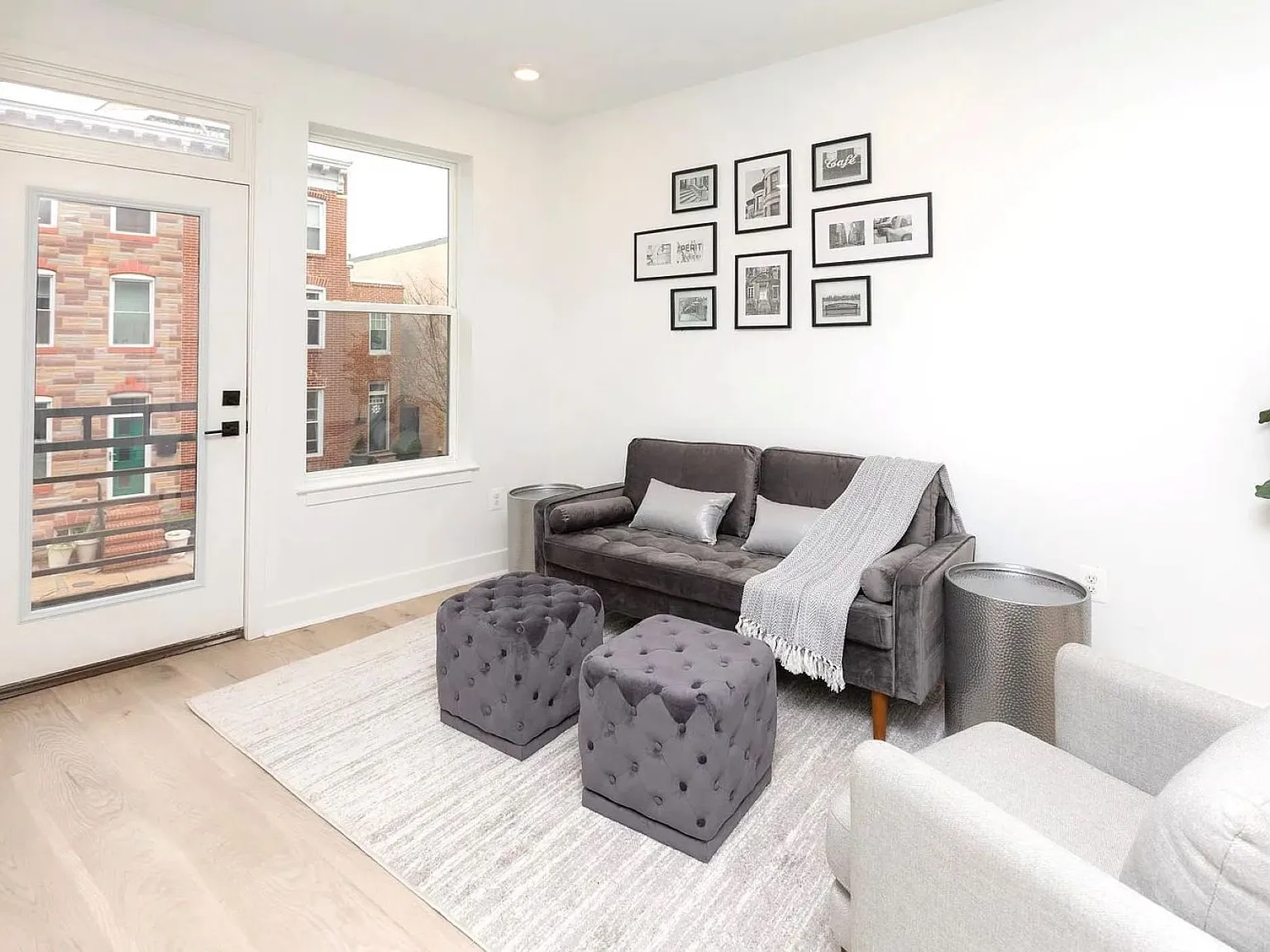 Beautiful Two-Bedroom/Two-Bathroom Apartment Home with Community Workspace Minutes Away! — Photo 4