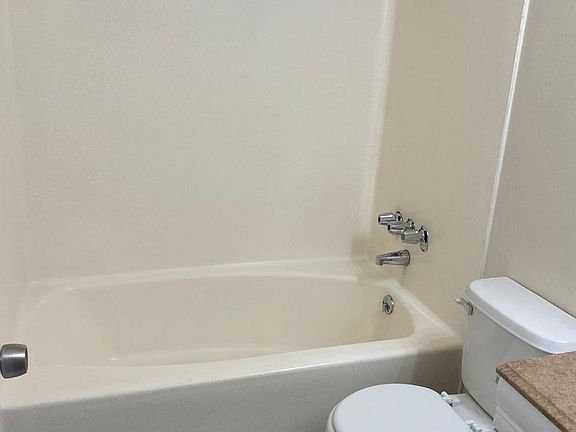 4th image of 1602 B St SE APT 5