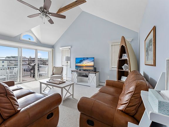 3rd image of 4000 Asbury Ave APT 2