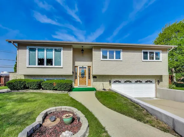 9330 N Callero Dr, Niles, IL 60714