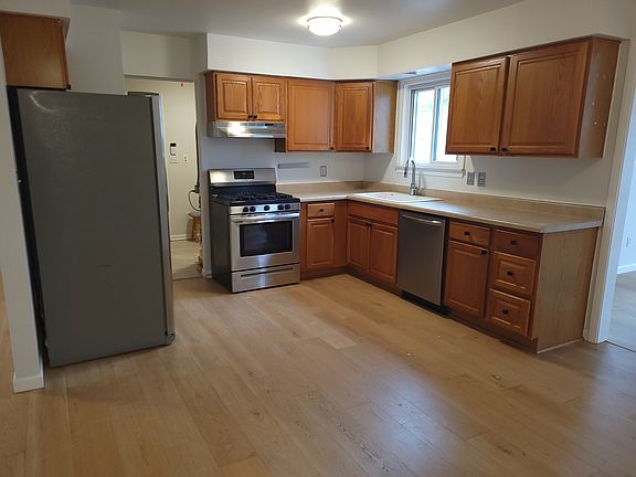4th image of 2328 Faye Dr