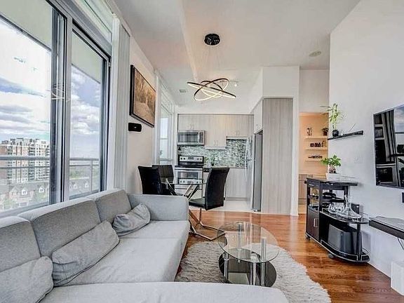 3rd image of 9199 Yonge St #812