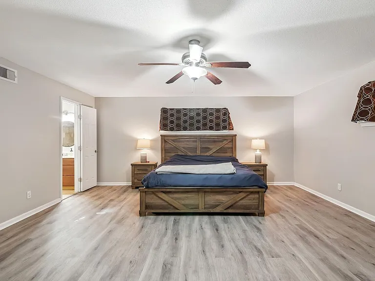 105 Water Dr — Photo 9