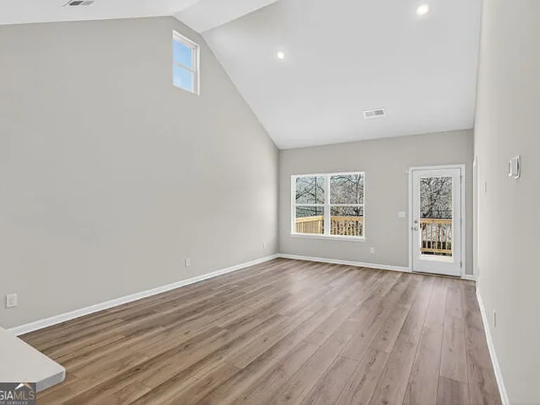9 Crown St — Photo 10