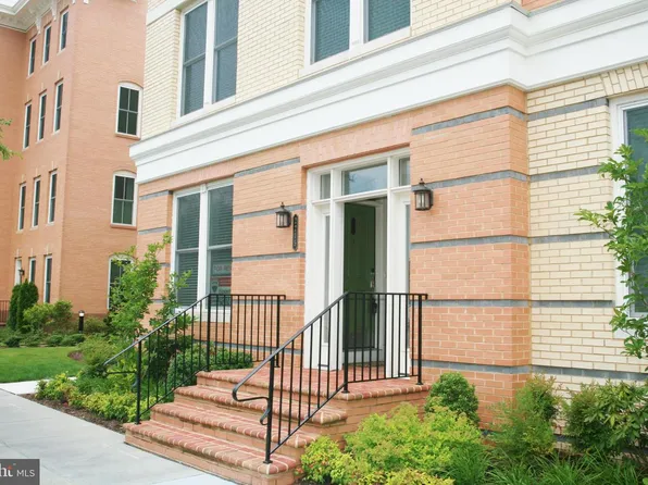 2215 Richmond Hy Unit 101, Alexandria, VA 22301