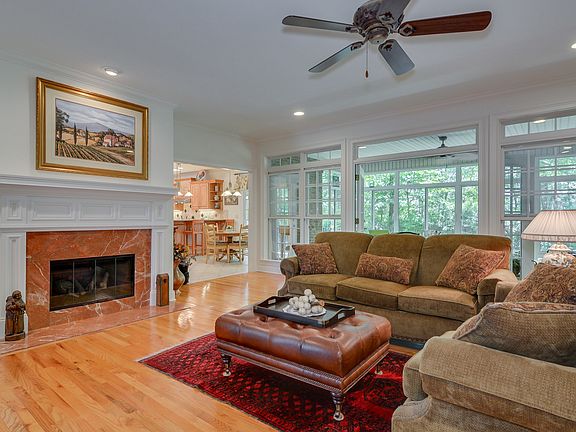 5th image of 144 E Pleasant Colony Dr