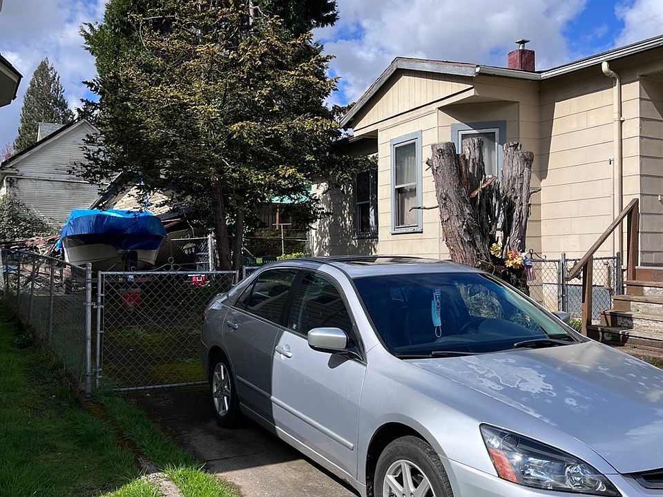 2nd image of 3607 NE 11th Ave