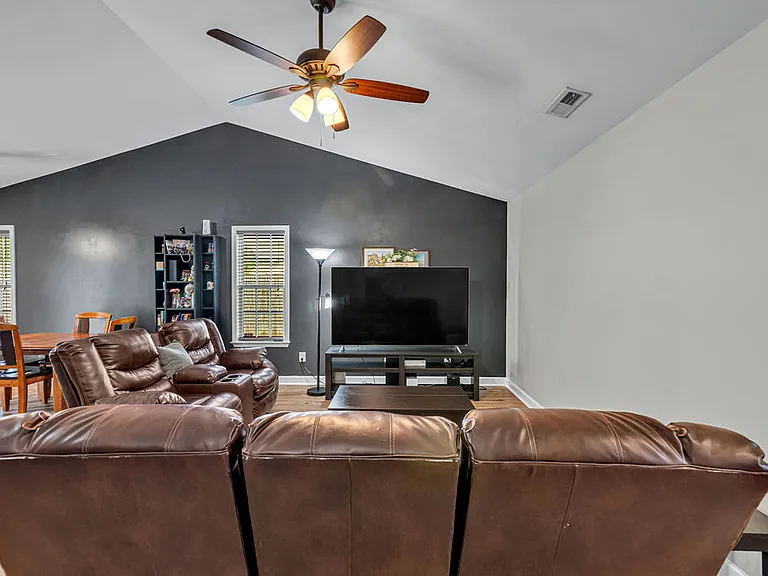 410 Jasmine Ln — Photo 7