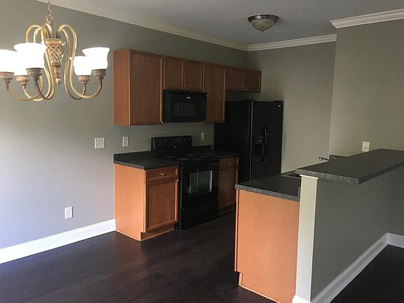 Kitchen/Dining room area