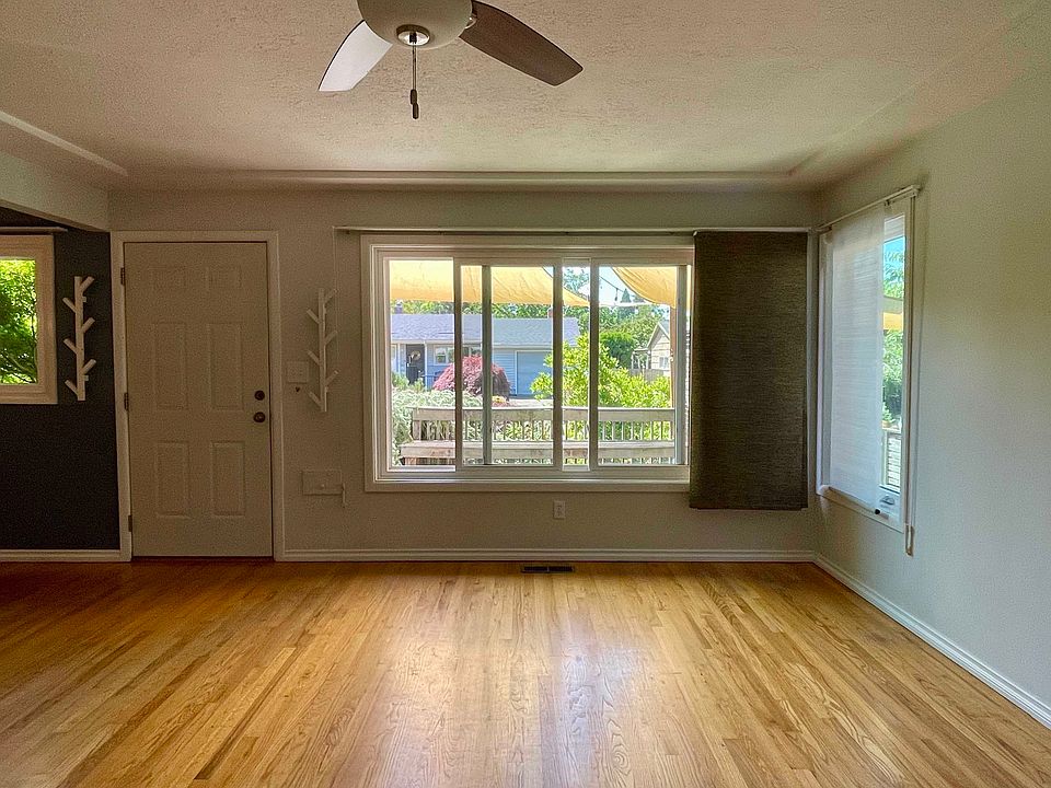 Spacious sunny living room