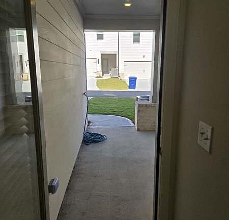 4th image of 140 Market St