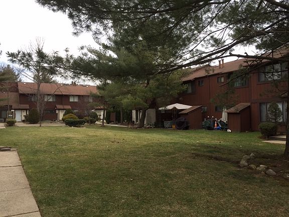 2nd image of 115 Pierpont Pl