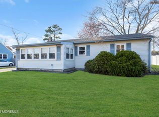 21 Oak Ln, Little Egg Harbor, NJ 08087