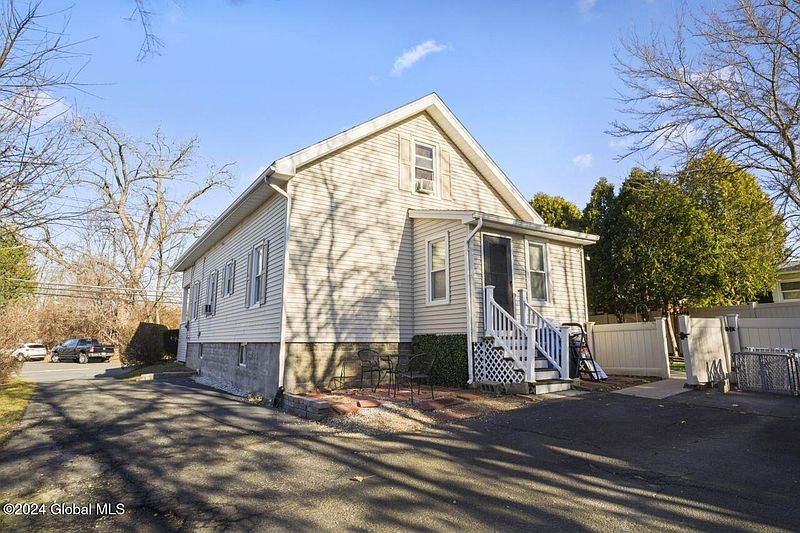 2nd image of 85 Russell Road