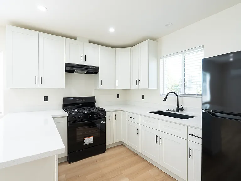 11009 Reseda Blvd — Photo 18