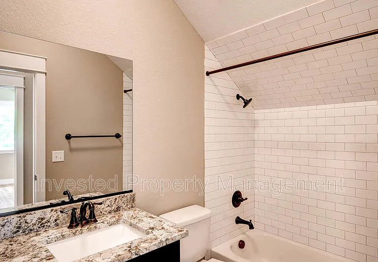 2822 N Josephine St — Photo 9