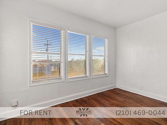 4th image of 1630 W Rosewood Ave #C